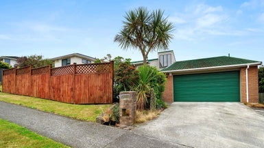 78 Victory Crescent, Tawa, Wellington - Carousel 1