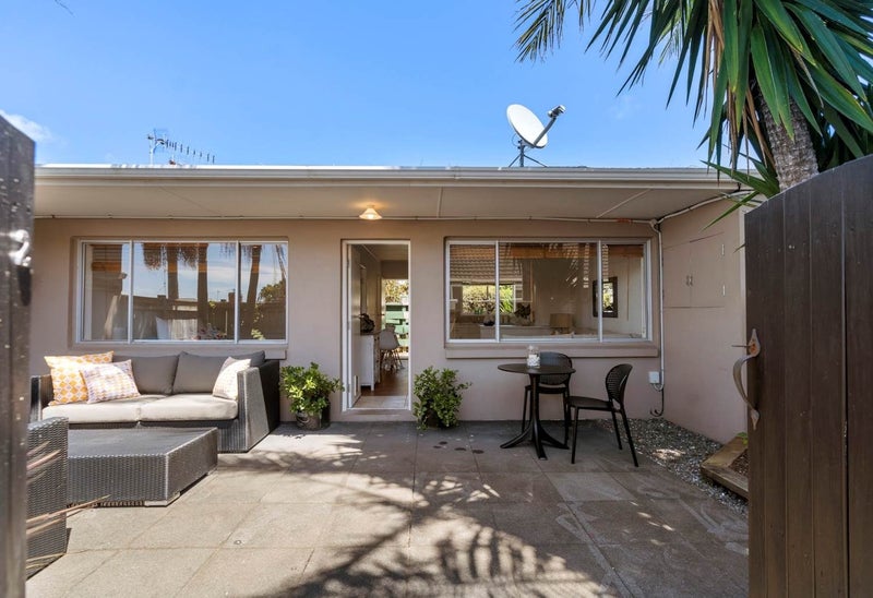 2/28 William Bond Street, Stanley Point, Auckland - Carousel 1