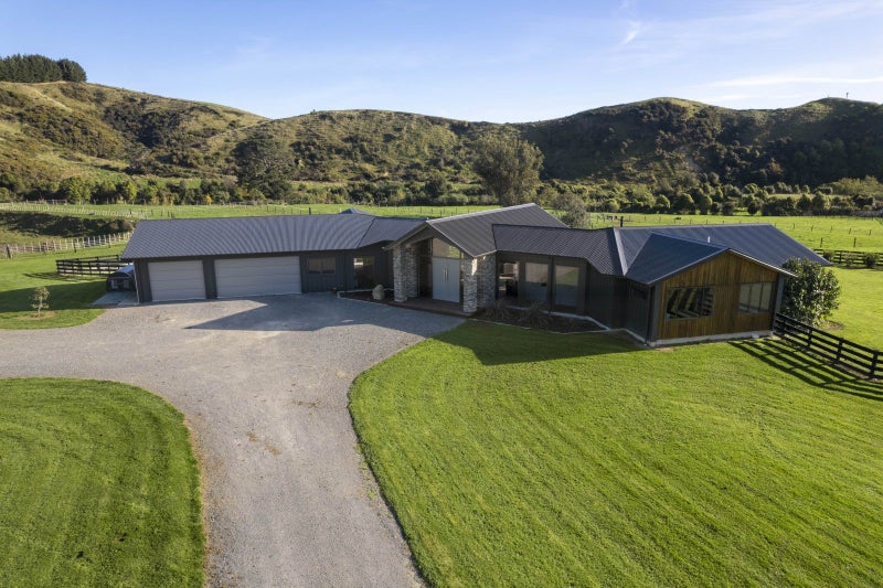 180 North Manakau Road, Manakau, Levin - Carousel 1