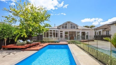 4 Hautana Square, Woburn, Lower Hutt - Carousel 1