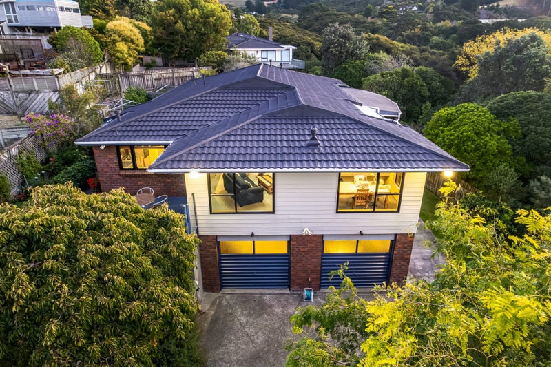 12 Exploration Way, Whitby, Porirua - Carousel 1