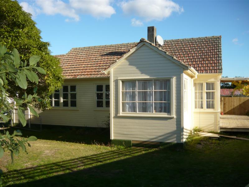 9 NORRIS GR, TAITA, LOWER HUTT - Carousel 1