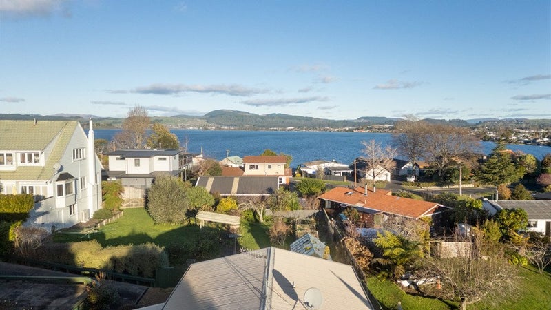 4A Pah Road, Kawaha Point, Rotorua - Carousel 39