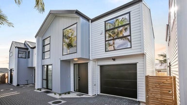 14B Galsworthy Place, Bucklands Beach, Auckland - Carousel 1