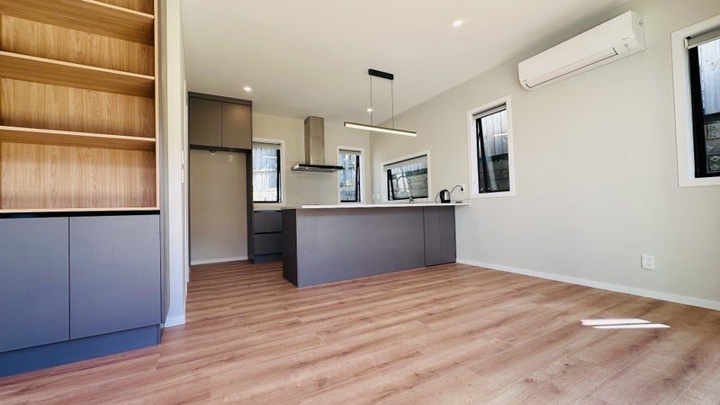 9 Links Road, New Lynn, Auckland - Carousel 2