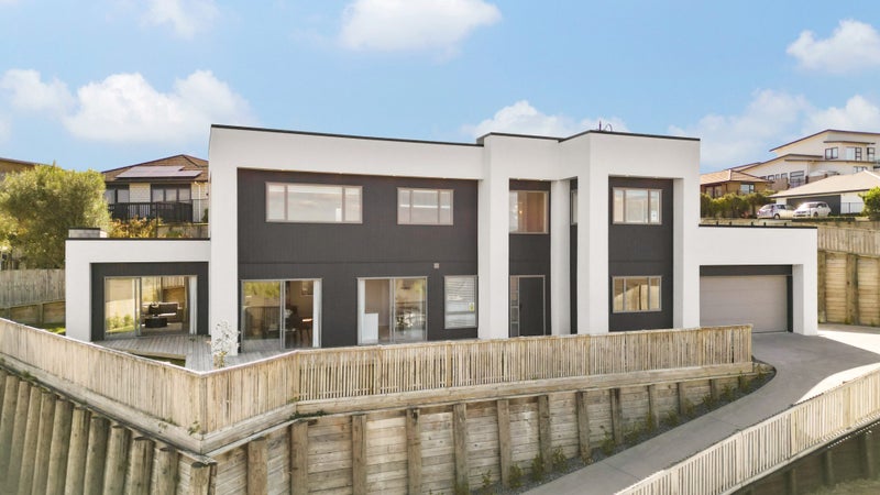 31 Sylvester Crescent, Flagstaff, Hamilton - Carousel 1