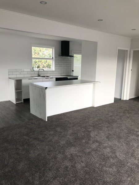 15 Yvonne Street, Melville, Hamilton - Carousel 1