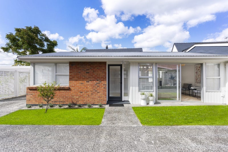 1/16 Otakau Road, Milford, Auckland - Carousel 1