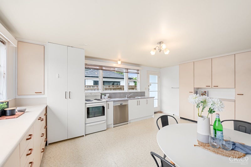 11 Black Beech Street, Birchville, Upper Hutt - Carousel 2