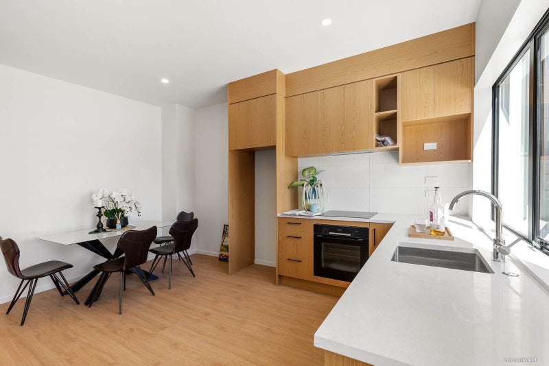 2 Hadlow Terrace, Grey Lynn, Auckland - Carousel 1