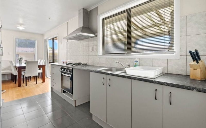 12 Dolphin Street, Pakuranga, Auckland - Carousel 12