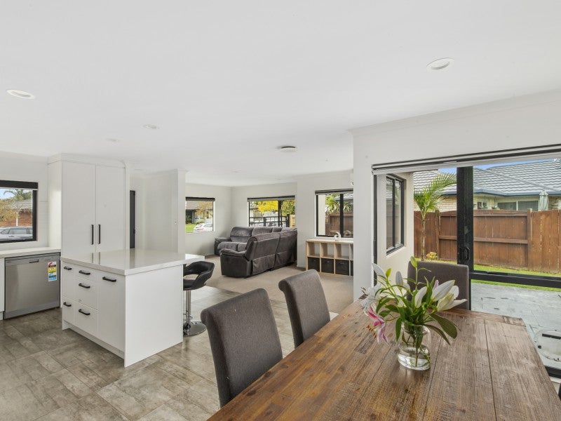 14 Lisa Place, Brookfield, Tauranga - Carousel 1