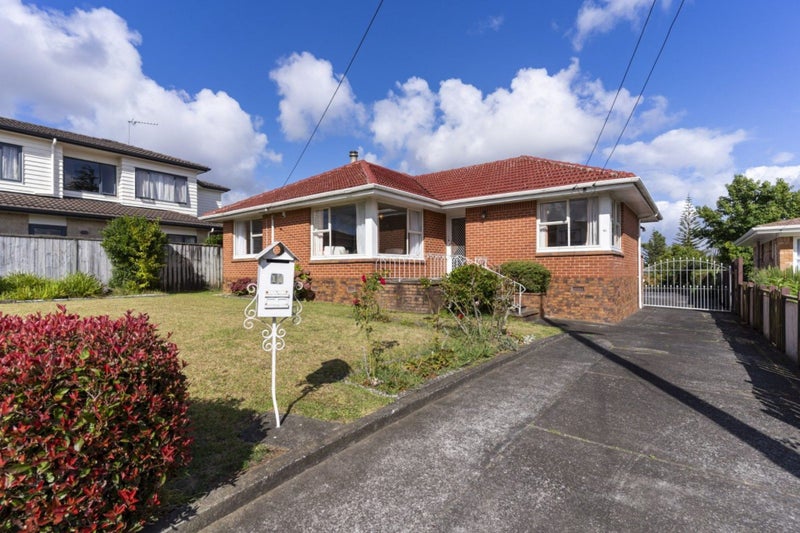 10 McCullough Avenue, Papatoetoe, Auckland - Carousel 1