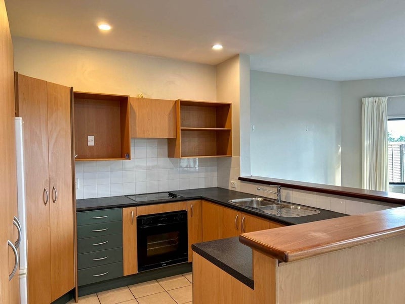 27/8 Tobago Place, Sunnynook, Auckland - Carousel 2
