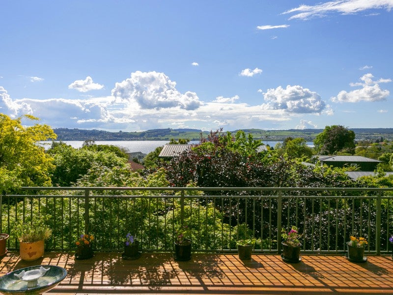 31 Chesham Avenue, Waipahihi, Taupo - Carousel 2