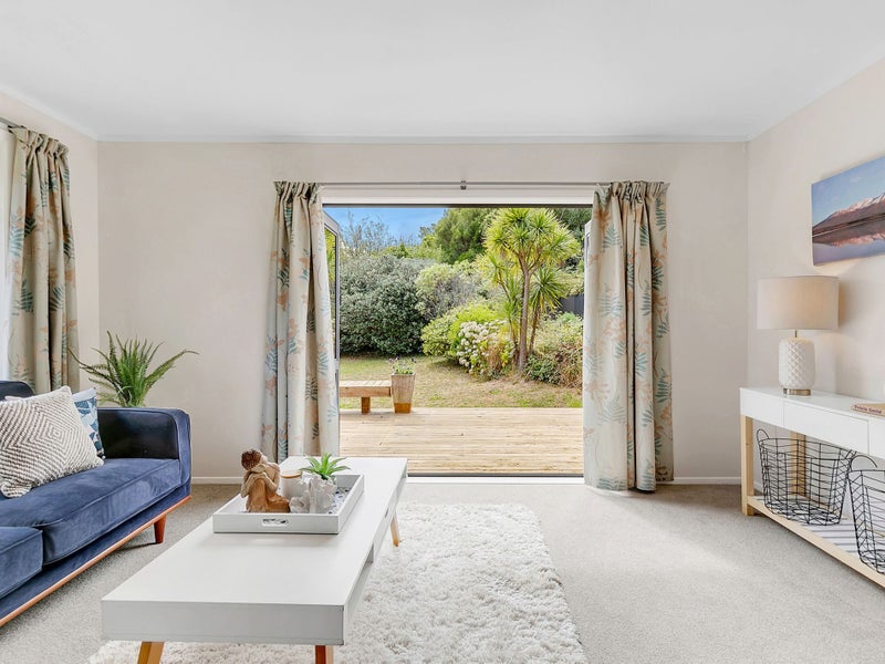 65 Bell Street, Tawa, Wellington - Carousel 1