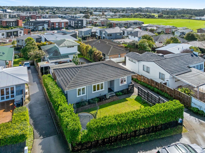 1/74 College Road, Northcote, Auckland - Carousel 1