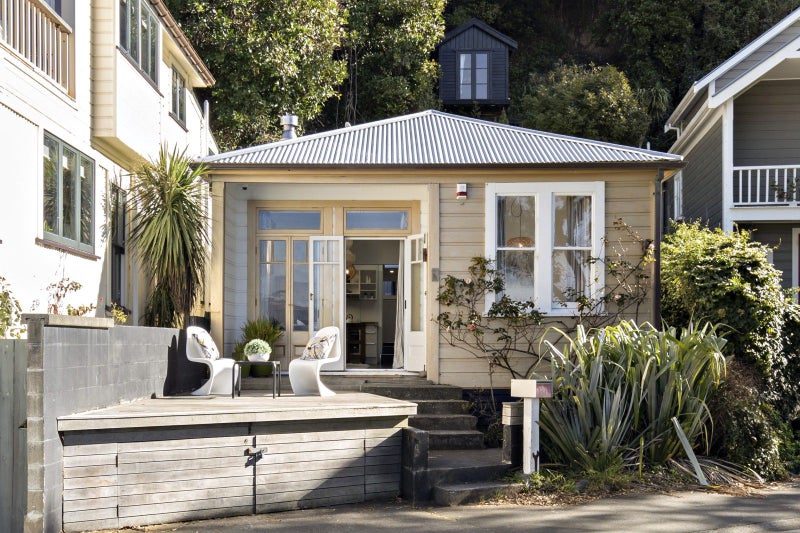 397 Karaka Bay Road, Karaka Bays, Wellington - Carousel 1