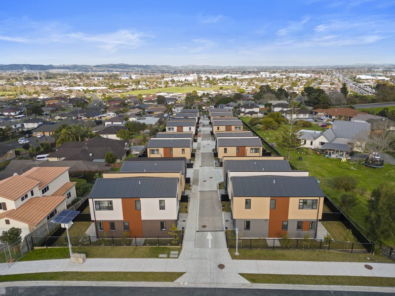 1/61 Saralee Drive, Manurewa, Auckland - Carousel 13