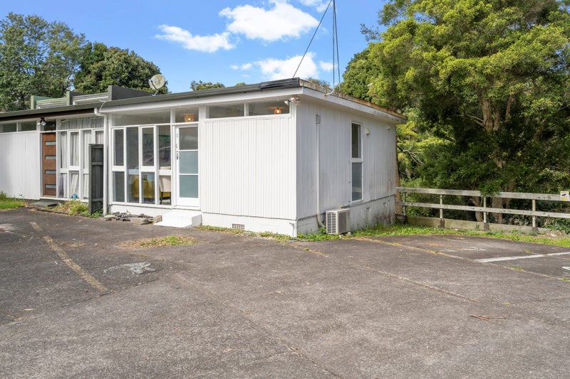 1/18 Commodore Drive, Lynfield, Auckland - Carousel 1