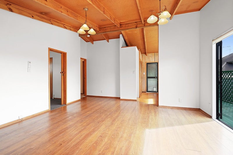 2/1 Fowlds Avenue, Sandringham, Auckland - Carousel 1