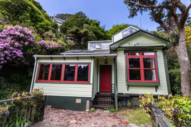 34 Norway Street, Aro Valley, Wellington - Carousel 1