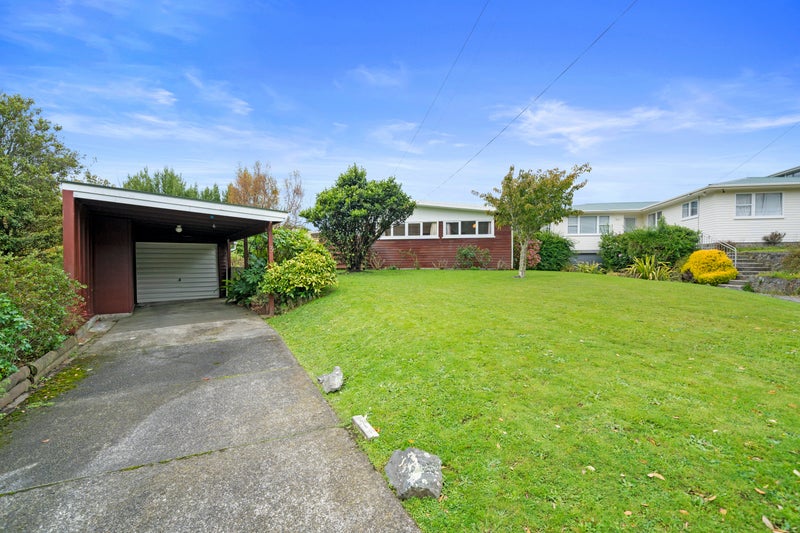3 Saint Edmund Crescent, Tawa, Wellington - Carousel 19