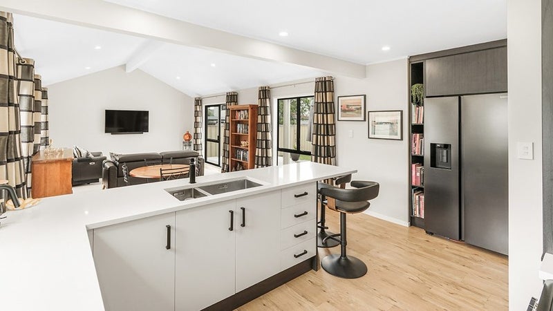 49 Garland Drive, St Andrews, Hamilton - Carousel 1