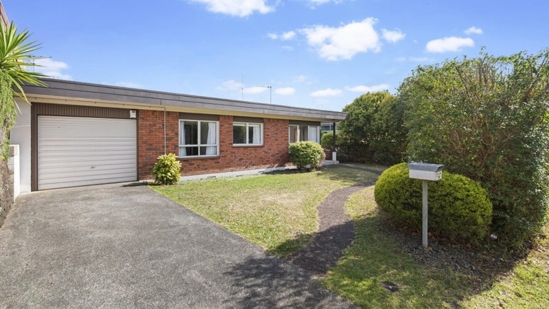 1/11 Queen Street, Papakura, Auckland - Carousel 1