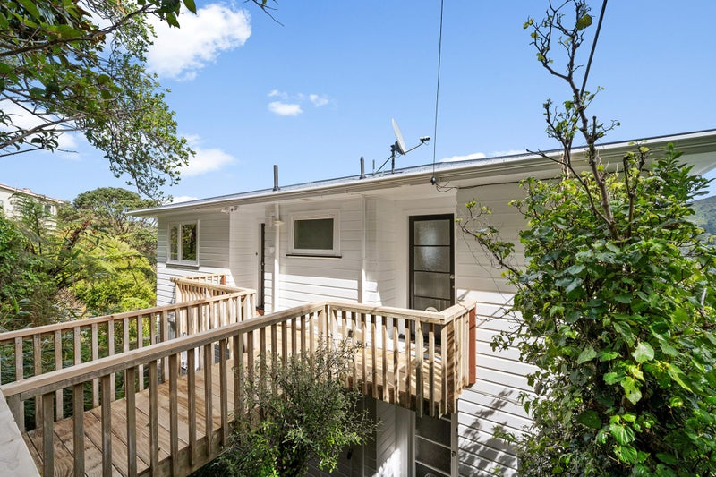 73A Pembroke Road, Northland, Wellington - Carousel 1