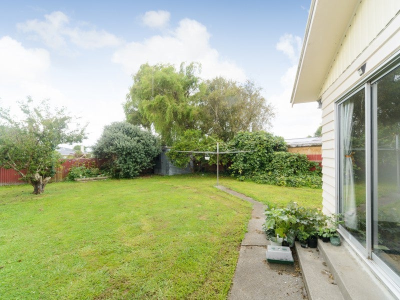 15 Cavendish Crescent, Awapuni, Palmerston North - Carousel 1