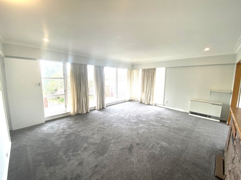 32 Allen Terrace, Tawa, Wellington - Carousel 1