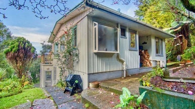 137 Laingholm Drive, Laingholm, Auckland - Carousel 1