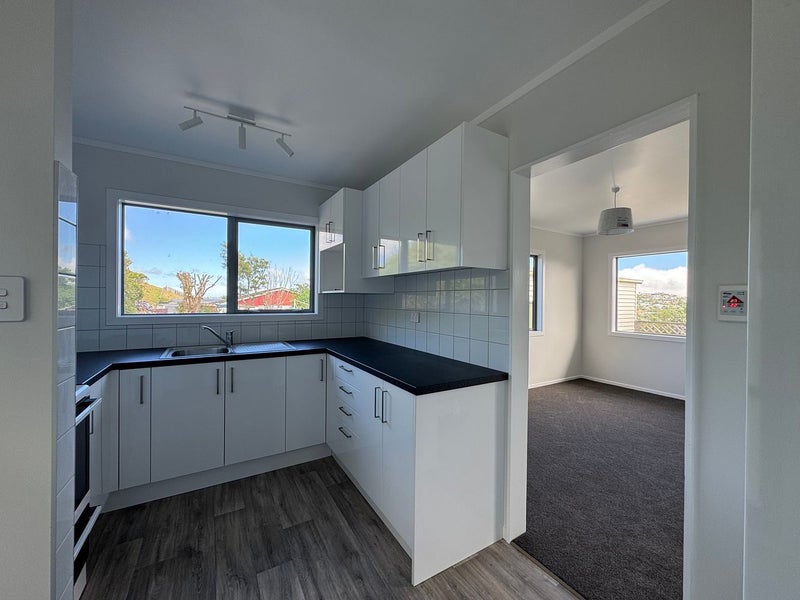 8 Chetwode Grove, Newlands, Wellington - Carousel 2