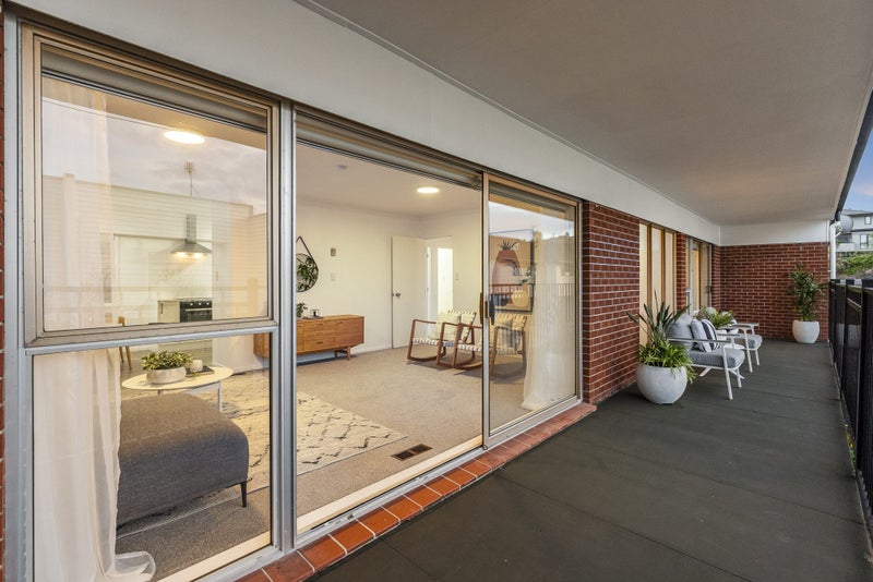 4/8 Wolsley Avenue, Milford, Auckland - Carousel 2