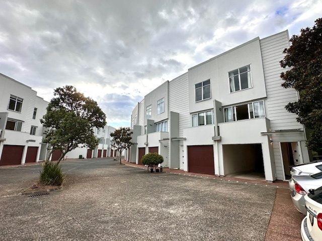 29/852 Mount Eden Road, Three Kings, Auckland - Carousel 1