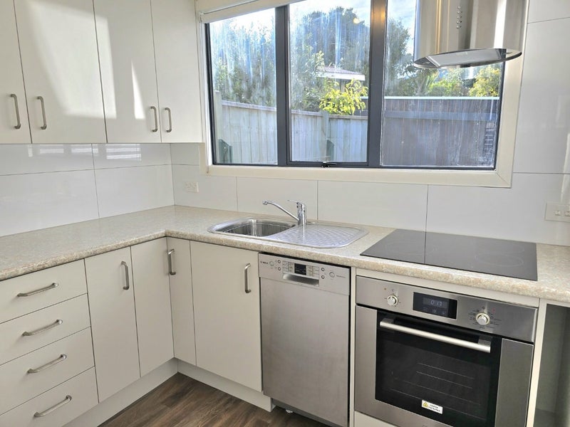 4 Acacia Avenue, Maungaraki, Lower Hutt - Carousel 2