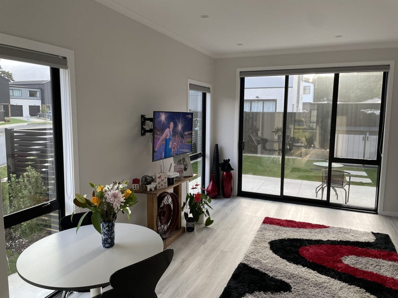1 La Mer Lane, Wallaceville, Upper Hutt - Carousel 1