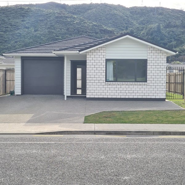 28 Manor Park Road, Manor Park, Lower Hutt - Carousel 1