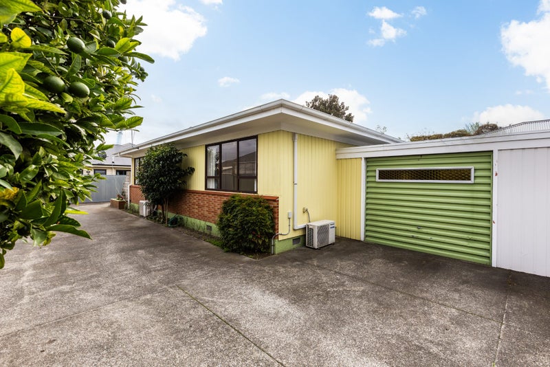 2/1 Cassino Crescent, Onekawa, Napier - Carousel 1