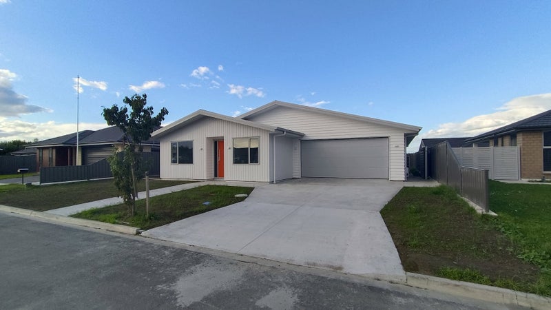 18 McKay Close, Frimley, Hastings - Carousel 2