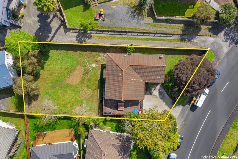 18 Holmes Drive, West Harbour, Auckland - Carousel 1