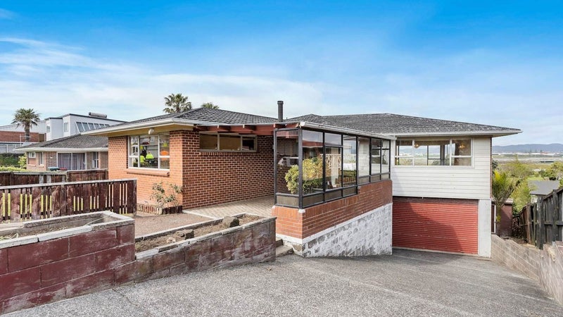 34 Maryland Street, Point Chevalier, Auckland - Carousel 1