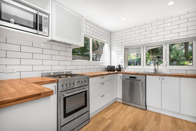 24 Holiday Road, Stanmore Bay, Whangaparaoa - Carousel 1