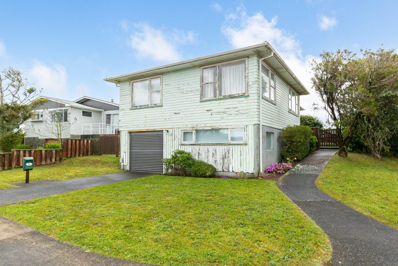 4 Cheyne Walk, Newlands, Wellington - Carousel 1