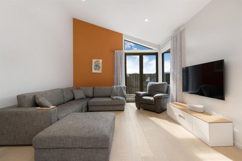 11 Cleland Close - Carousel 1