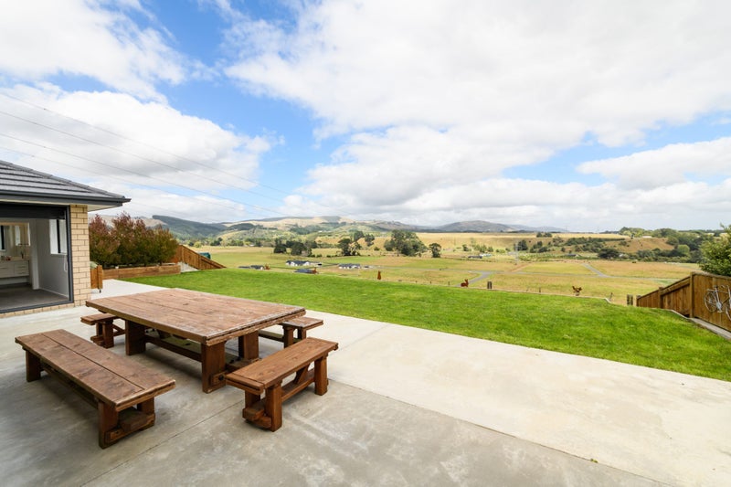 26 Varsity Heights, Fitzherbert, Palmerston North - Carousel 1
