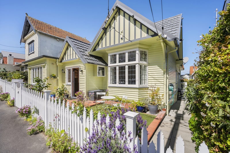 18 Burnell Avenue, Thorndon, Wellington - Carousel 1