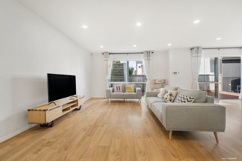 20 Pennant Street, Long Bay, North Shore City - Carousel 2