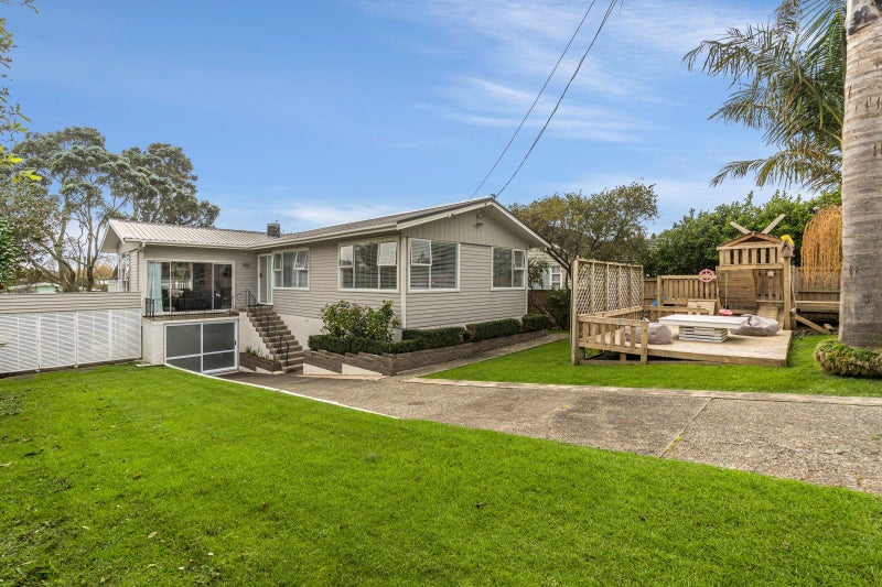 11 Gregory Place, Mount Roskill, Auckland - Carousel 1